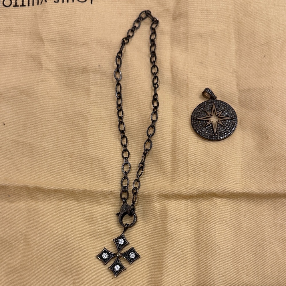 Star Pendant Necklace - Picture 3 of 4